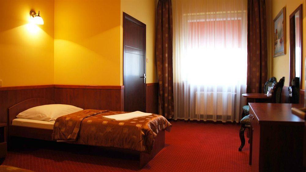 Hotel Dobosz Police Ngoại thất bức ảnh