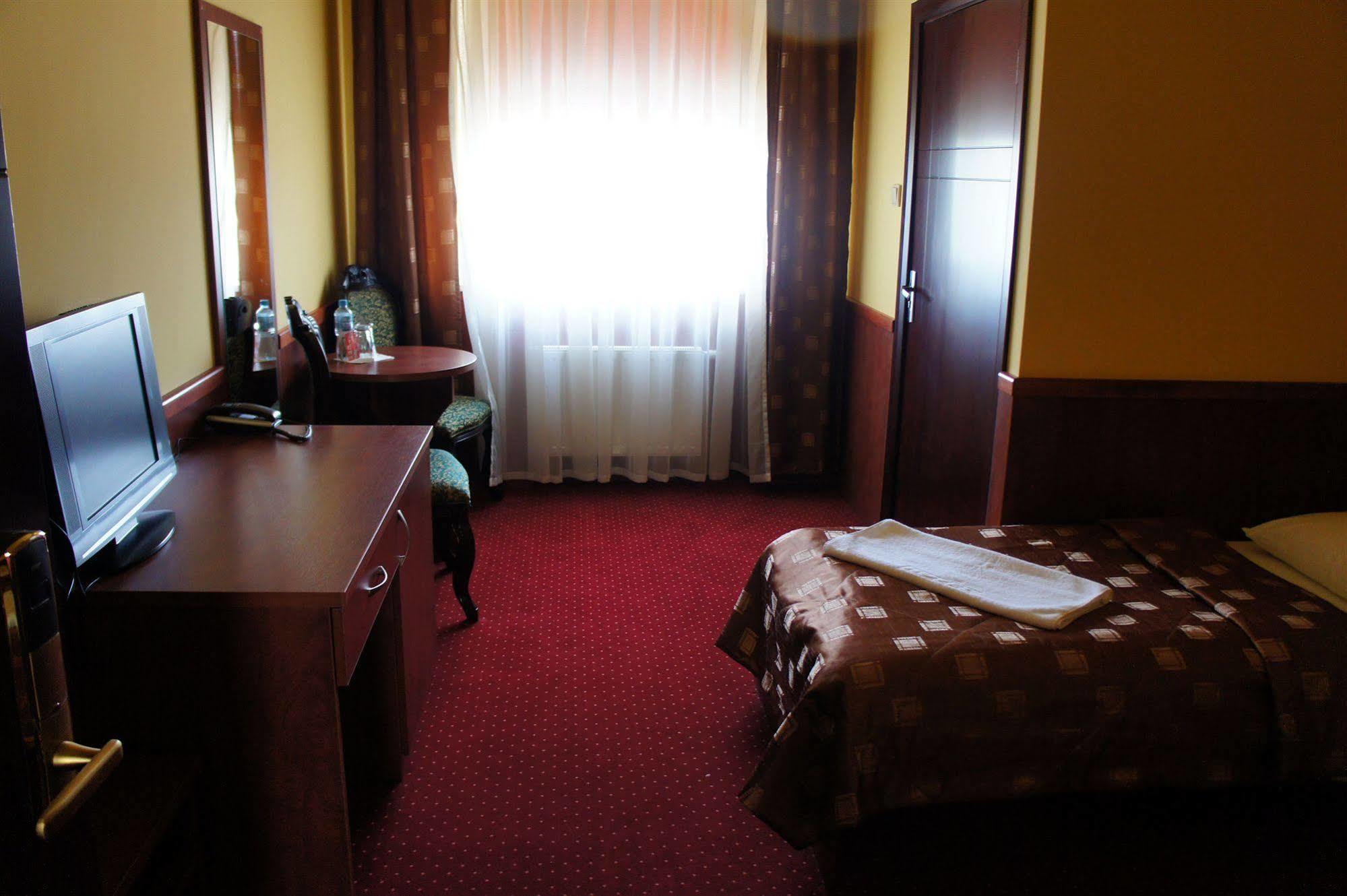 Hotel Dobosz Police Ngoại thất bức ảnh